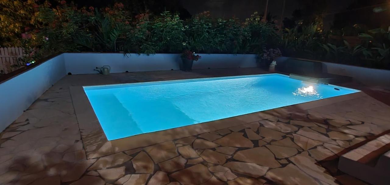 "Chez Claudia "Charmant Logement Avec Jacuzzi Privatif En Toute Intimite Sur Belle Terrasse Exterieure En Bois Et Piscine Courcelles Luaran gambar