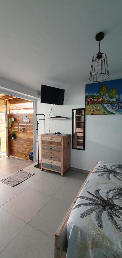 "Chez Claudia "Charmant Logement Avec Jacuzzi Privatif En Toute Intimite Sur Belle Terrasse Exterieure En Bois Et Piscine Courcelles Luaran gambar