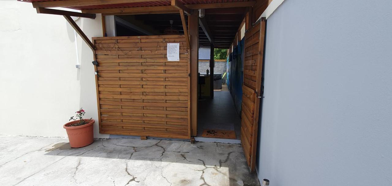 "Chez Claudia "Charmant Logement Avec Jacuzzi Privatif En Toute Intimite Sur Belle Terrasse Exterieure En Bois Et Piscine Courcelles Luaran gambar