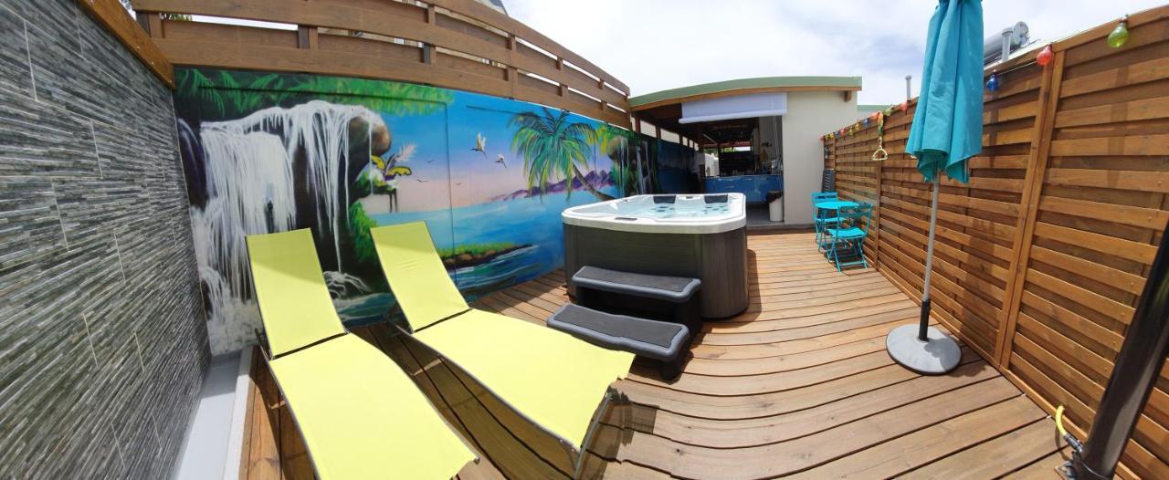 "Chez Claudia "Charmant Logement Avec Jacuzzi Privatif En Toute Intimite Sur Belle Terrasse Exterieure En Bois Et Piscine Courcelles Luaran gambar